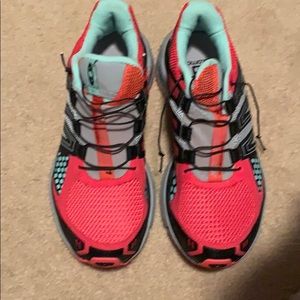 Salomon sensiFlex sneaker size 8